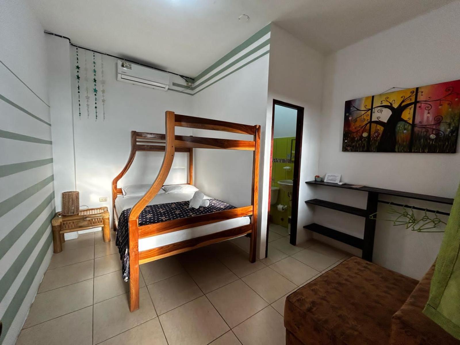 Hostal Casa Taisha Montañita Kültér fotó