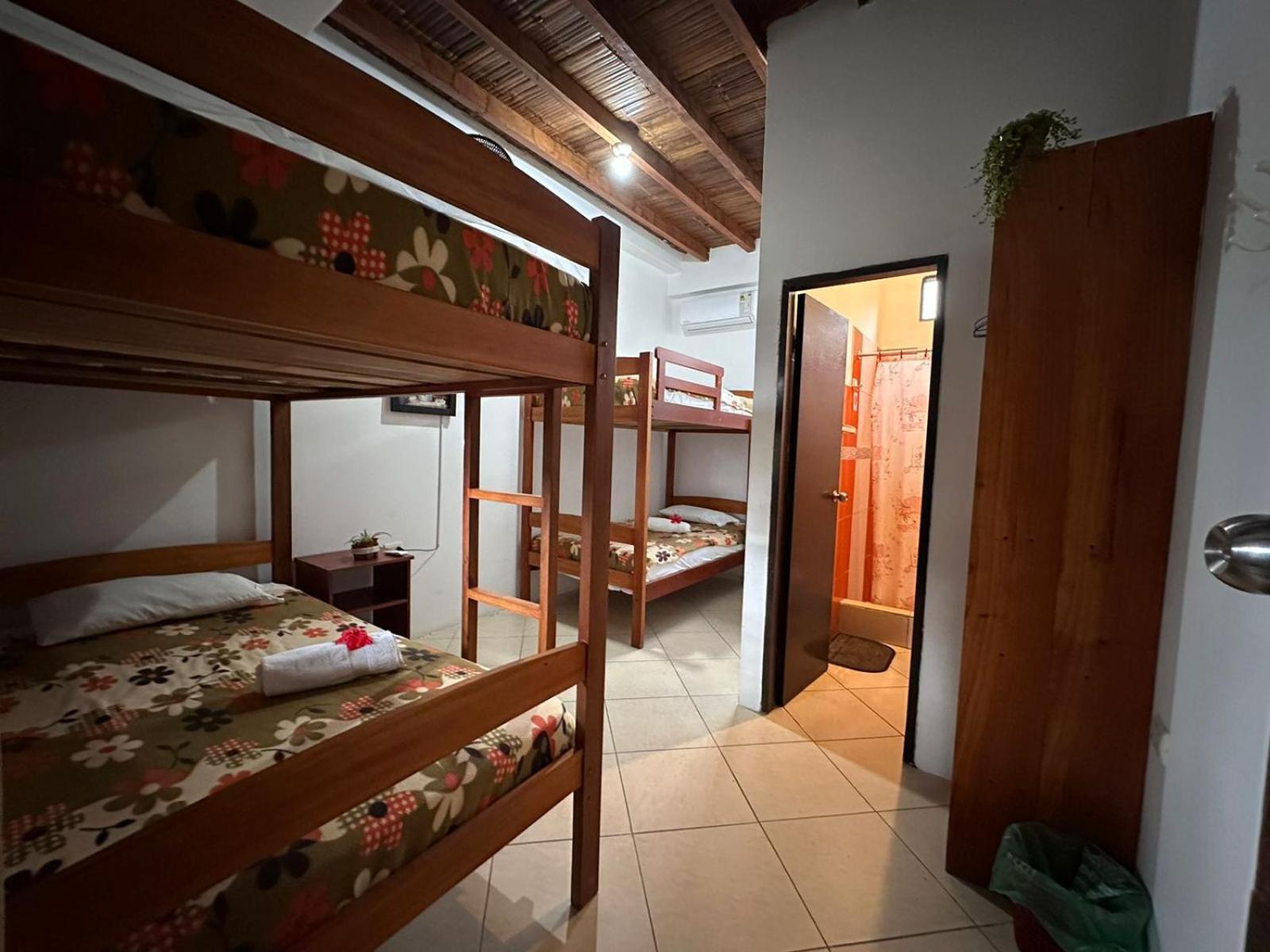 Hostal Casa Taisha Montañita Kültér fotó