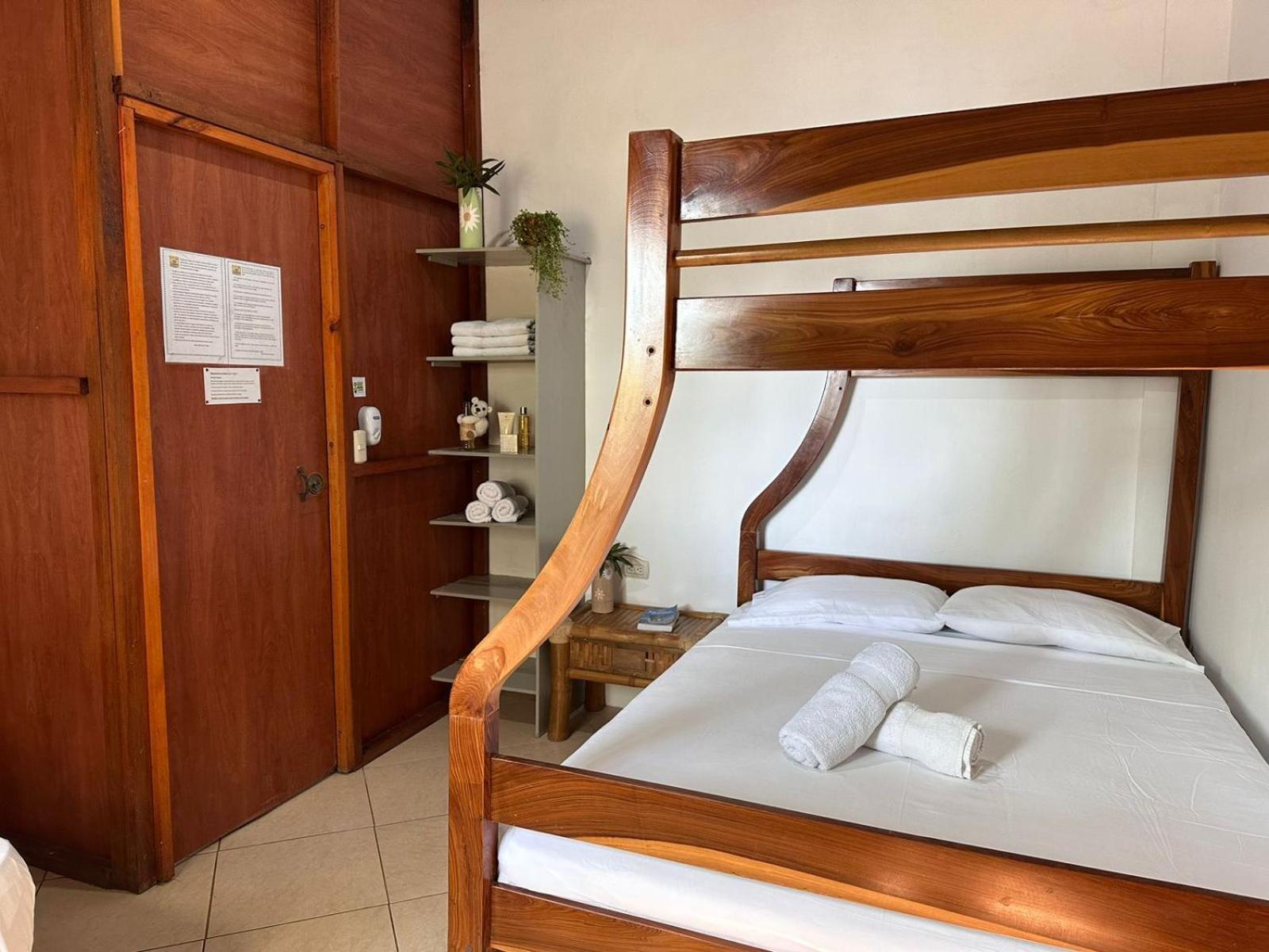Hostal Casa Taisha Montañita Kültér fotó
